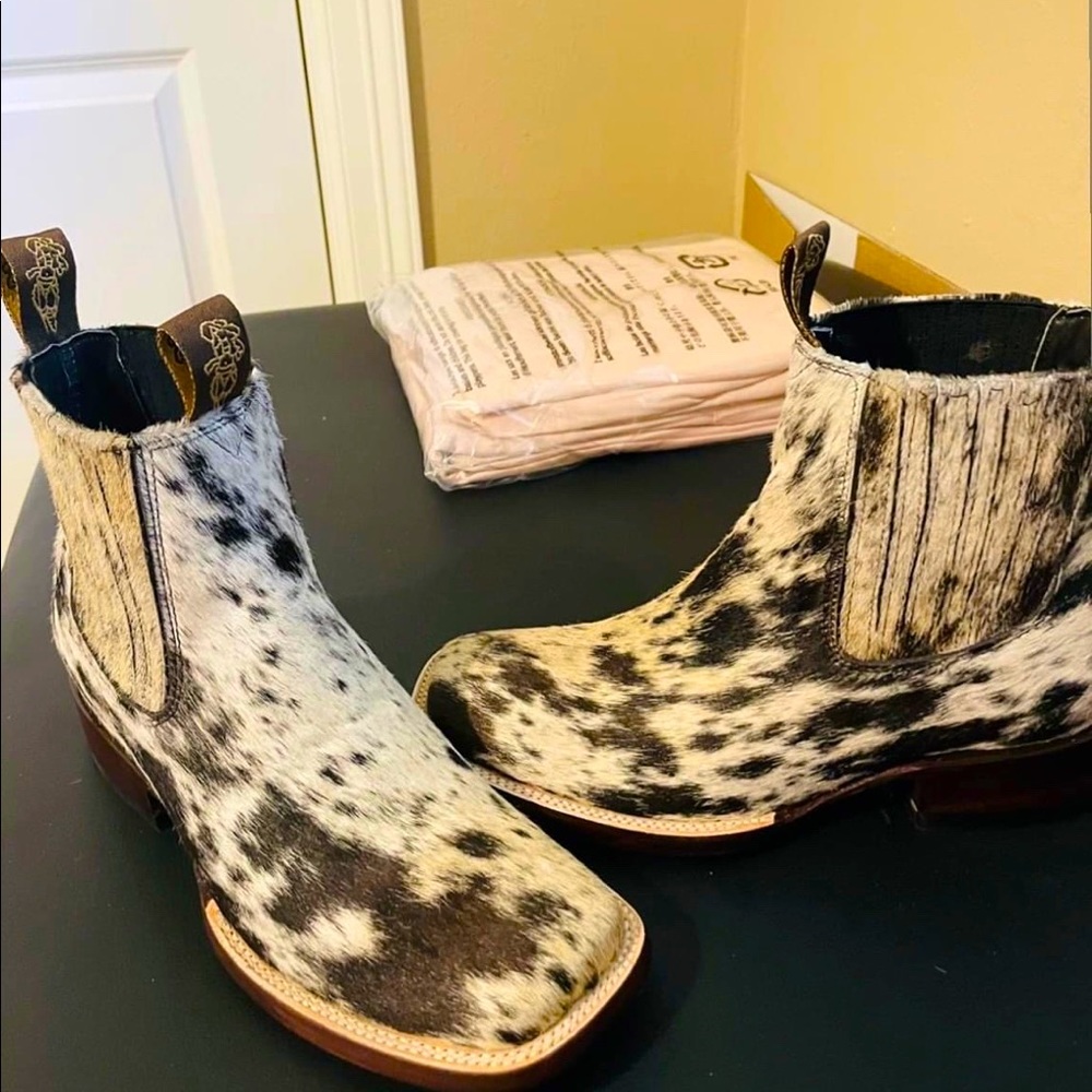Beautiful New Cowhide booties